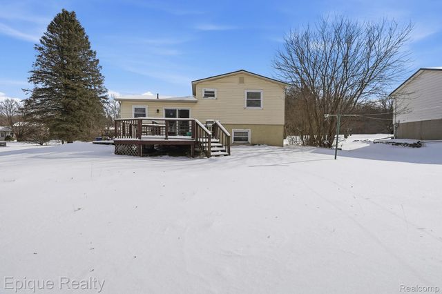 2191 Stonesthrow Drive, Oregon Township, MI 48446
