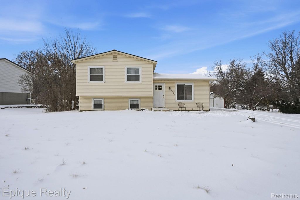 2191 Stonesthrow Drive, Oregon Township, MI 48446