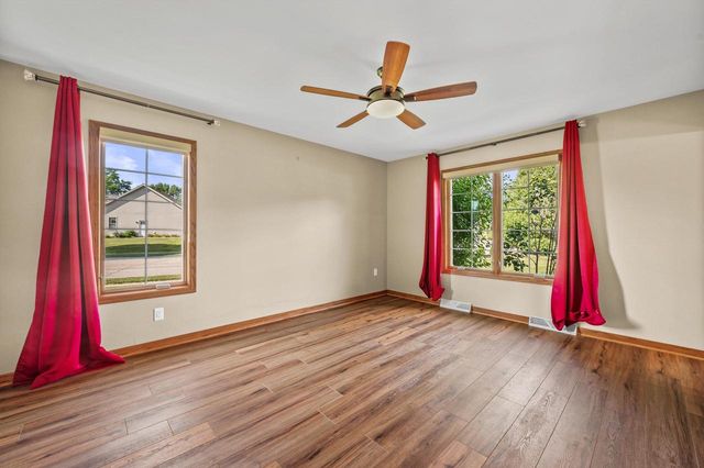 2803 Ridgeline CIRCLE, Waukesha, WI 53188