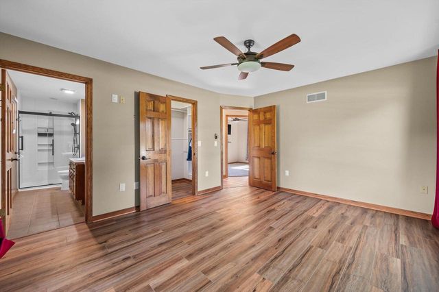 2803 Ridgeline CIRCLE, Waukesha, WI 53188