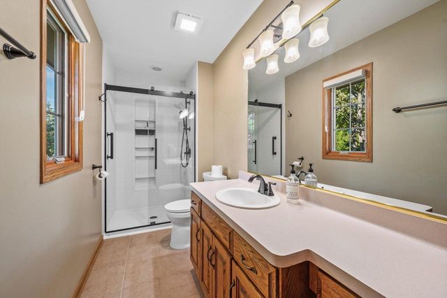 2803 Ridgeline CIRCLE, Waukesha, WI 53188