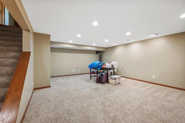 2803 Ridgeline CIRCLE, Waukesha, WI 53188
