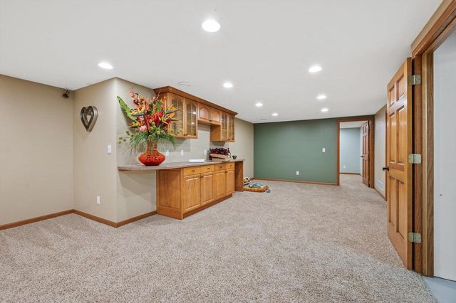 2803 Ridgeline CIRCLE, Waukesha, WI 53188