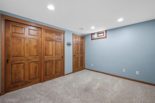 2803 Ridgeline CIRCLE, Waukesha, WI 53188