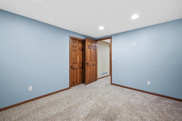 2803 Ridgeline CIRCLE, Waukesha, WI 53188