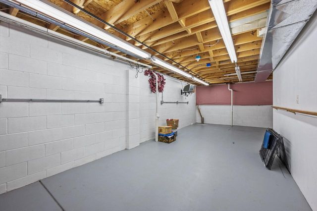 2803 Ridgeline CIRCLE, Waukesha, WI 53188