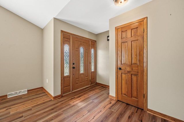 2803 Ridgeline CIRCLE, Waukesha, WI 53188