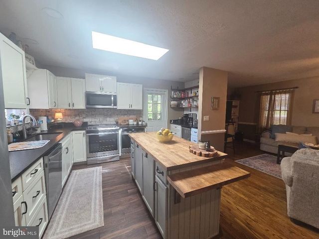 3201 LAKEVIEW PKWY, Locust Grove, VA 22508