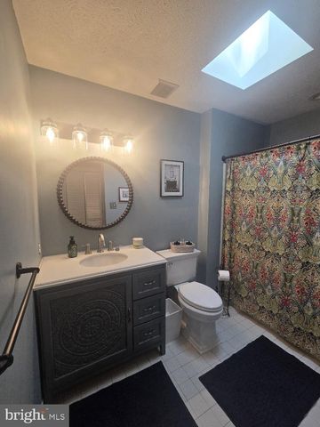 3201 LAKEVIEW PKWY, Locust Grove, VA 22508
