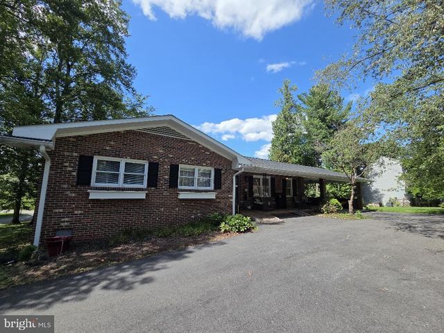 3201 LAKEVIEW PKWY, Locust Grove, VA 22508