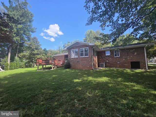 3201 LAKEVIEW PKWY, Locust Grove, VA 22508