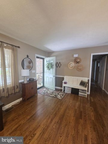 3201 LAKEVIEW PKWY, Locust Grove, VA 22508