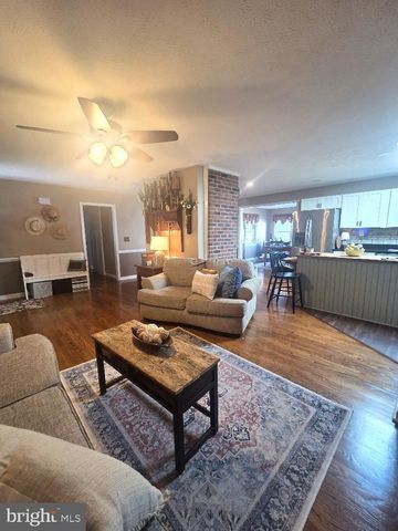 3201 LAKEVIEW PKWY, Locust Grove, VA 22508