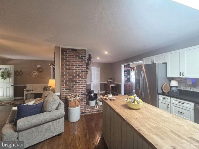 3201 LAKEVIEW PKWY, Locust Grove, VA 22508