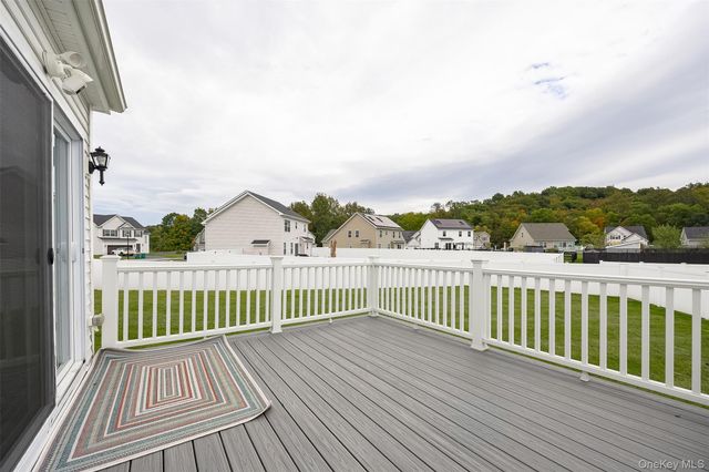 6 Stonewall Circle, Poughkeepsie, NY 12603