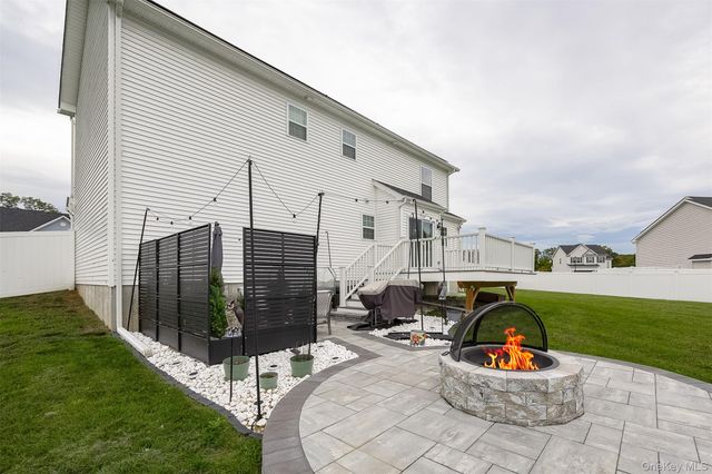 6 Stonewall Circle, Poughkeepsie, NY 12603