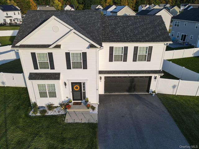 6 Stonewall Circle, Poughkeepsie, NY 12603