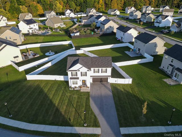 6 Stonewall Circle, Poughkeepsie, NY 12603