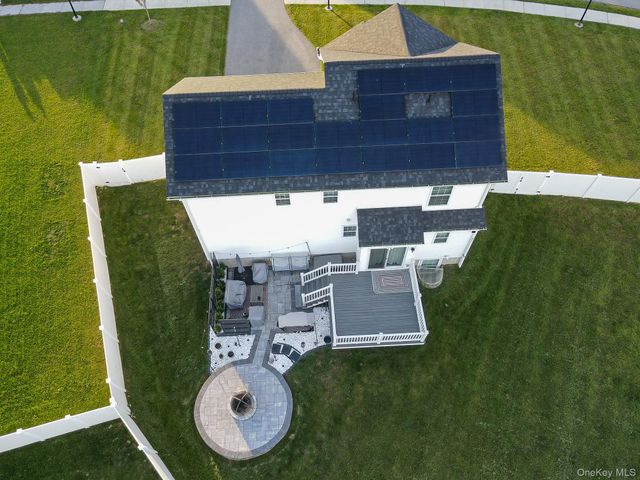 6 Stonewall Circle, Poughkeepsie, NY 12603