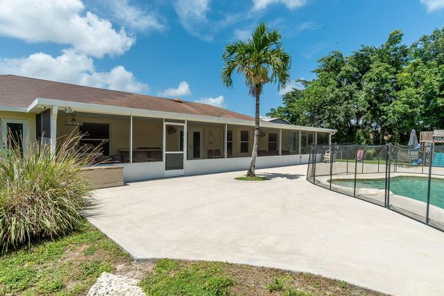 17468 N 38th Rd Road N, The Acreage, FL 33470