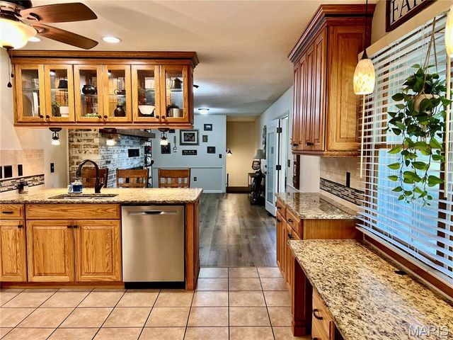 20150 SW OAKWOOD Drive, Lebanon, MO 65536