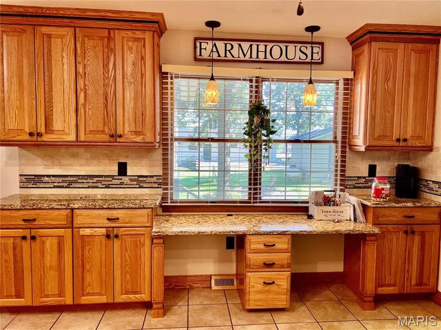 20150 SW OAKWOOD Drive, Lebanon, MO 65536