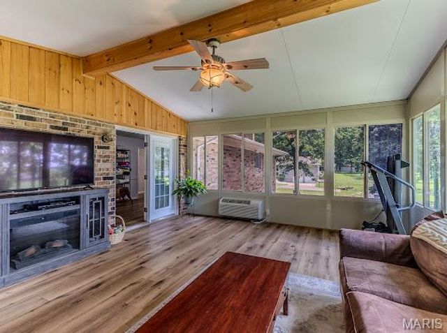 20150 SW OAKWOOD Drive, Lebanon, MO 65536