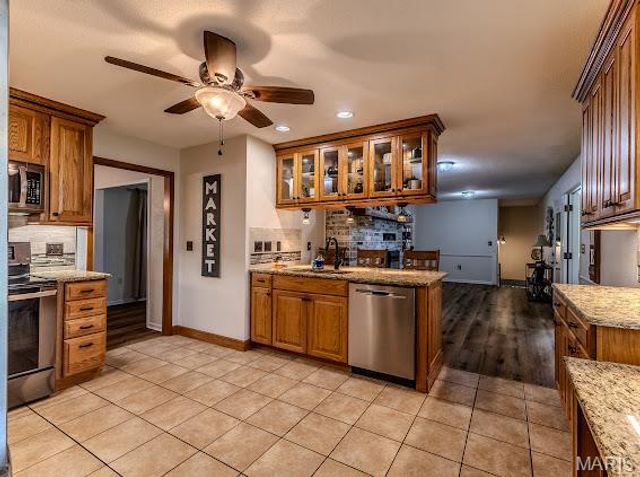 20150 SW OAKWOOD Drive, Lebanon, MO 65536