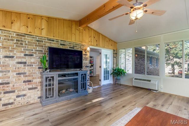 20150 SW OAKWOOD Drive, Lebanon, MO 65536