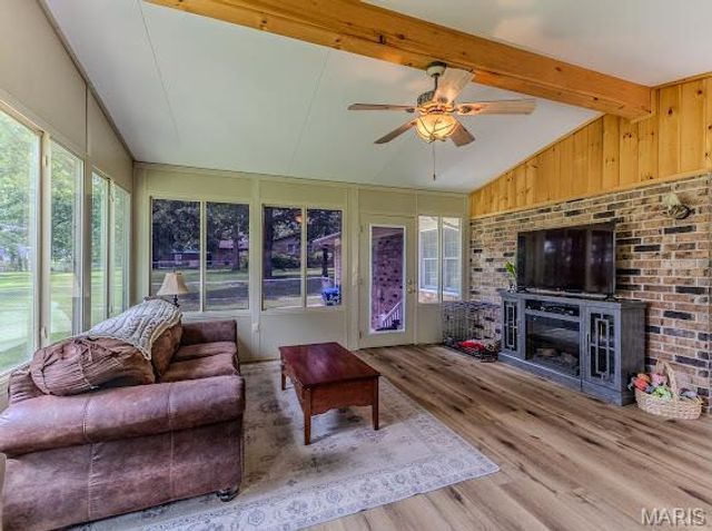 20150 SW OAKWOOD Drive, Lebanon, MO 65536