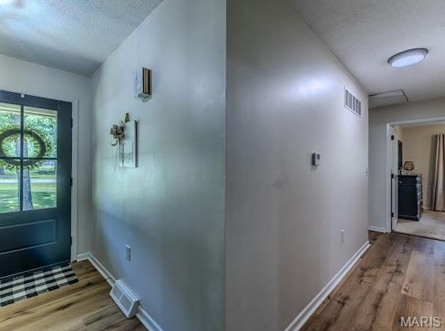 20150 SW OAKWOOD Drive, Lebanon, MO 65536