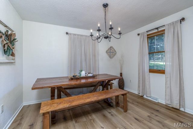 20150 SW OAKWOOD Drive, Lebanon, MO 65536