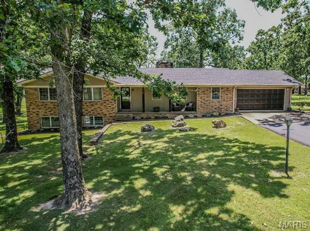 20150 SW OAKWOOD Drive, Lebanon, MO 65536