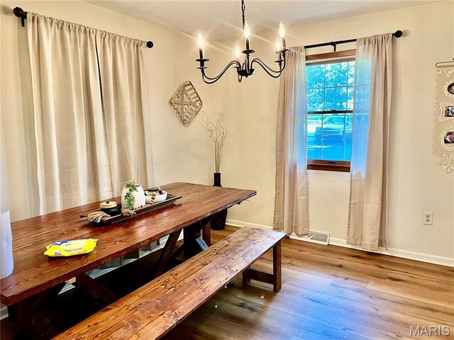 20150 SW OAKWOOD Drive, Lebanon, MO 65536