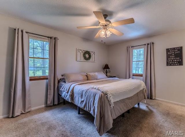 20150 SW OAKWOOD Drive, Lebanon, MO 65536