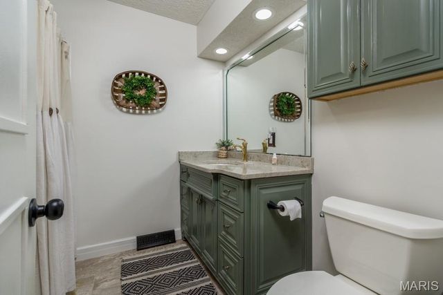 20150 SW OAKWOOD Drive, Lebanon, MO 65536