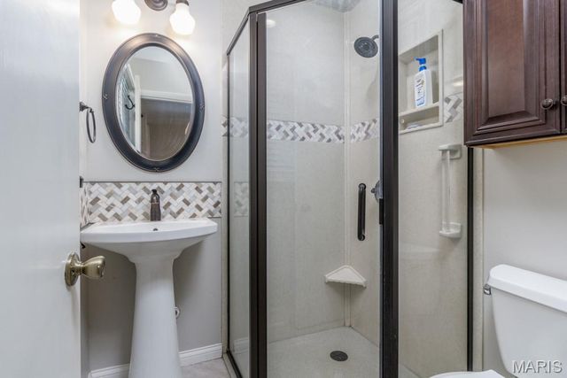 20150 SW OAKWOOD Drive, Lebanon, MO 65536