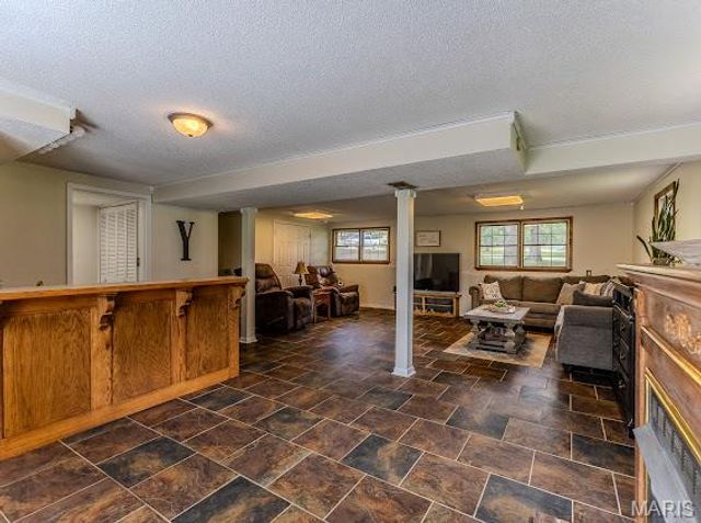 20150 SW OAKWOOD Drive, Lebanon, MO 65536