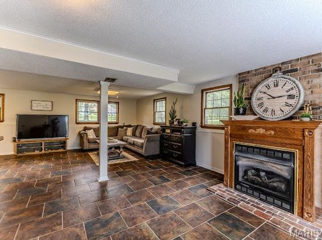 20150 SW OAKWOOD Drive, Lebanon, MO 65536