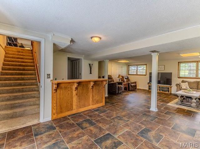 20150 SW OAKWOOD Drive, Lebanon, MO 65536