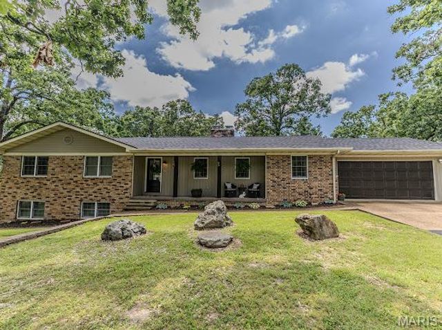 20150 SW OAKWOOD Drive, Lebanon, MO 65536