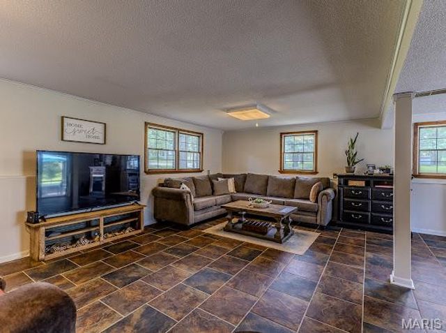 20150 SW OAKWOOD Drive, Lebanon, MO 65536