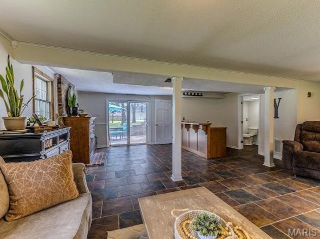 20150 SW OAKWOOD Drive, Lebanon, MO 65536