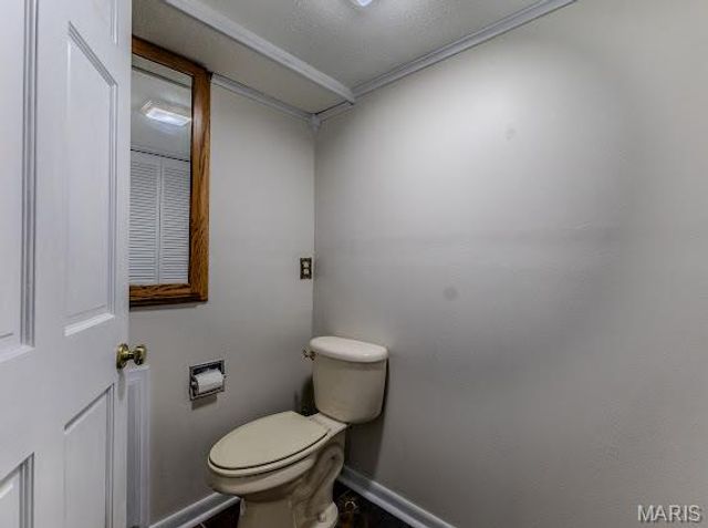 20150 SW OAKWOOD Drive, Lebanon, MO 65536