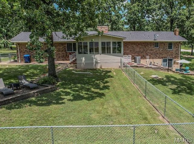 20150 SW OAKWOOD Drive, Lebanon, MO 65536