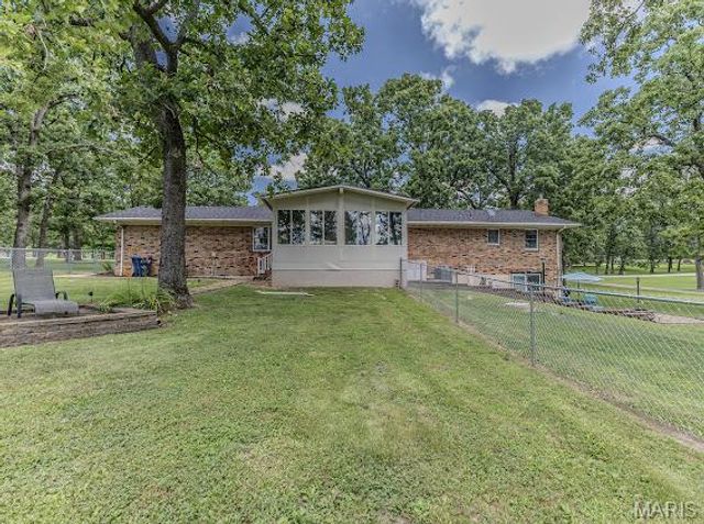 20150 SW OAKWOOD Drive, Lebanon, MO 65536