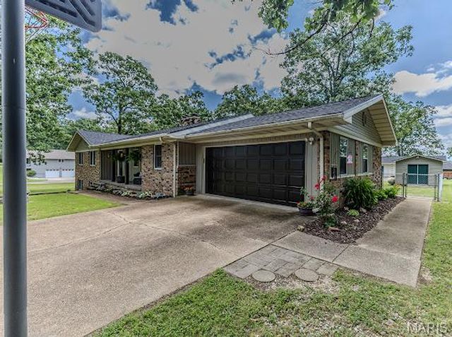 20150 SW OAKWOOD Drive, Lebanon, MO 65536