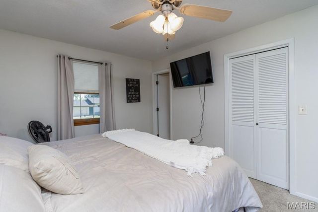 20150 SW OAKWOOD Drive, Lebanon, MO 65536