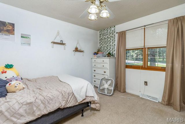 20150 SW OAKWOOD Drive, Lebanon, MO 65536