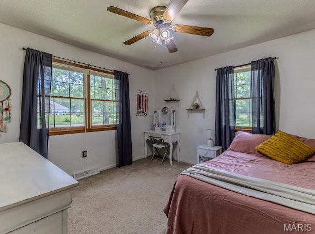 20150 SW OAKWOOD Drive, Lebanon, MO 65536